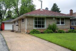 Pre-foreclosure in  OAK AVE Lyons, IL 60534