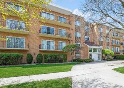 Pre-foreclosure in  S KOMENSKY AVE  Oak Lawn, IL 60453