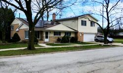 Pre-foreclosure in  EMERSON ST Morton Grove, IL 60053
