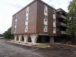 Pre-foreclosure in  S FINLEY RD  Lombard, IL 60148
