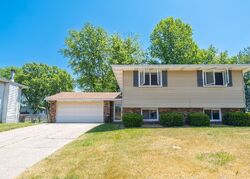 Pre-foreclosure in  W CASTILE CT Peoria, IL 61615