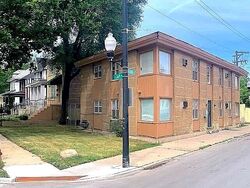 Pre-foreclosure in  E 76TH PL Chicago, IL 60649