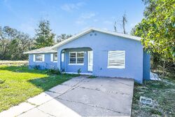 Pre-foreclosure in  E HAMMON DR Apopka, FL 32703