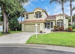 Pre-foreclosure in  EAGLE POINTE CIR Fort Myers, FL 33913