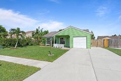 Pre-foreclosure in  RIDGEWOOD DR Lake Worth, FL 33467