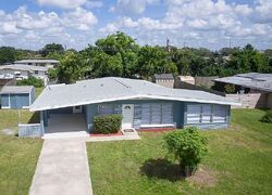 Pre-foreclosure in  REDWOOD RD Venice, FL 34293