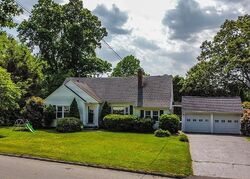 Pre-foreclosure in  WOODLAND DR Norwich, CT 06360