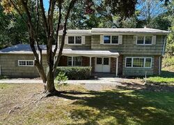 Pre-foreclosure in  RUSSET RD Stamford, CT 06903