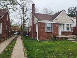 Pre-foreclosure in  BILTMORE ST Detroit, MI 48235