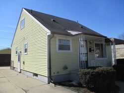 Pre-foreclosure in  CAMBRIDGE ST Garden City, MI 48135