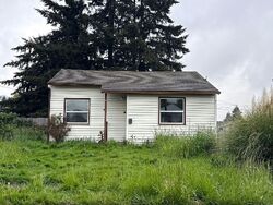 Pre-foreclosure in  CYPRESS ST Longview, WA 98632