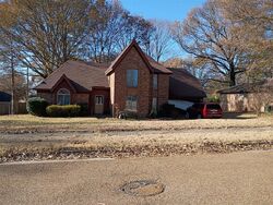 Pre-foreclosure in  CLUBVIEW DR Memphis, TN 38125