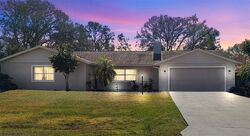 Pre-foreclosure in  SAWYERWOOD RD Sarasota, FL 34233