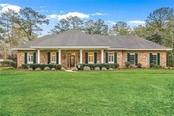 Pre-foreclosure in  PARKPOINT DR Slidell, LA 70461