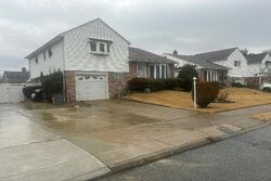 Pre-foreclosure in  ROBIN RD Lansdowne, PA 19050