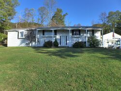 Pre-foreclosure in  PLEASANT VALLEY RD Rockbridge, OH 43149