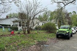 Pre-foreclosure in  LAKESIDE DR Waterford, MI 48328