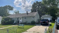 Pre-foreclosure in  SYLVAN AVE Riverhead, NY 11901