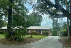 Pre-foreclosure in  SUMMIT AVE Mobile, AL 36608