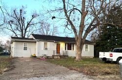 Pre-foreclosure in  W VICTOR ST Poplar Bluff, MO 63901
