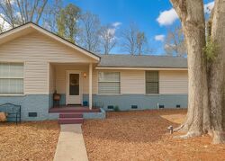 Pre-foreclosure in  HEMLOCK AVE Moss Point, MS 39563