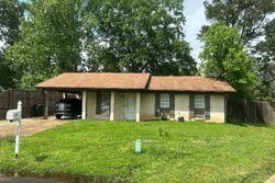 Pre-foreclosure in  NELSON CIR Pearl, MS 39208