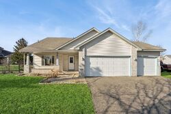 Pre-foreclosure in  ISANTI PKWY NW Isanti, MN 55040