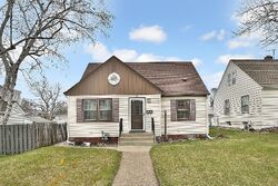 Pre-foreclosure in  NEVADA AVE E Saint Paul, MN 55119
