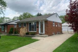 Pre-foreclosure in  PARKWAY ST Saint Clair Shores, MI 48082