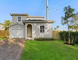 Pre-foreclosure in  SW 112TH CT Homestead, FL 33032