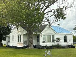 Pre-foreclosure in  ELLIOTT RD Lake Charles, LA 70605