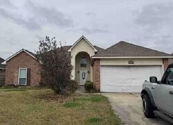 Pre-foreclosure in  HEMINGWAY DR Darrow, LA 70725