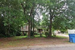 Pre-foreclosure in  CARRIAGE CIR Stockbridge, GA 30281