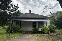 Pre-foreclosure in  SIXTH ST Griffin, GA 30223