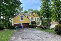 Pre-foreclosure in  CROOKED TREE CIR Stone Mountain, GA 30088