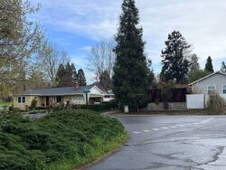 Pre-foreclosure in  HILLHOUSE AVE Medford, OR 97504