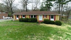 Pre-foreclosure in  HILLSBORO RD Clarksville, TN 37042