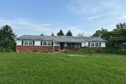 Pre-foreclosure in  BRECHBILL RD Chambersburg, PA 17202