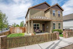 Pre-foreclosure in  SE 27TH ST Bend, OR 97702