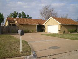 Pre-foreclosure in  SE CAMELOT DR Lawton, OK 73501