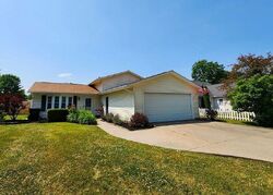 Pre-foreclosure in  BOWLING GREEN CIR Elyria, OH 44035