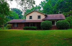  Logan Arms Dr, Youngstown OH