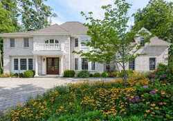  Chestnut Ct, Old Westbury NY