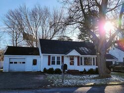  W Circle Dr, Cicero NY