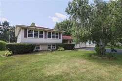 Pre-foreclosure in  DORIAN LN Rochester, NY 14626