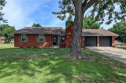 Pre-foreclosure in  NE 88TH TER Kansas City, MO 64155