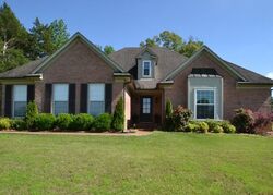 Pre-foreclosure in  DUNN LN E Olive Branch, MS 38654