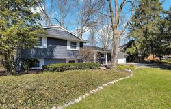 Pre-foreclosure in  SPRUCE DR Bloomfield Hills, MI 48301