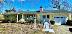 Pre-foreclosure in  VINCENT DR West Springfield, MA 01089