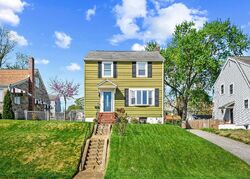 Pre-foreclosure in  OAKLAND RD Halethorpe, MD 21227